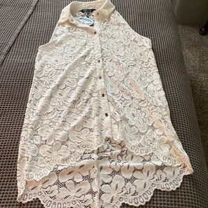White lace Vertigo hi-lo top